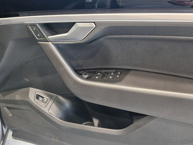 Volkswagen Touareg TDI V6 SEL - U11383