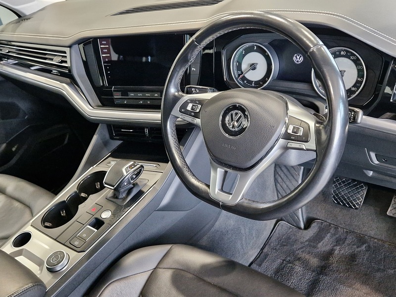 Volkswagen Touareg TDI V6 SEL - U11383