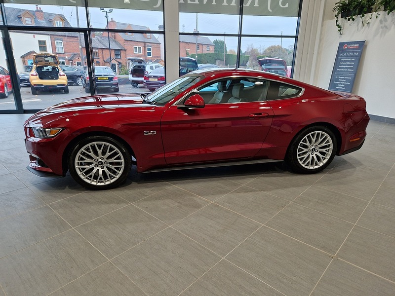 Ford Mustang V8 GT - U11403