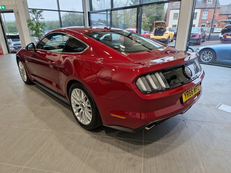 Ford Mustang V8 GT - U11403