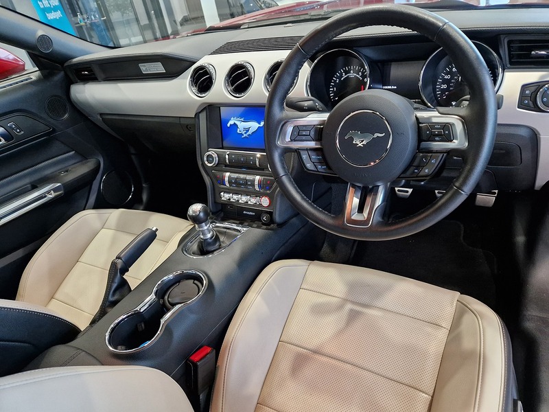 Ford Mustang V8 GT - U11403