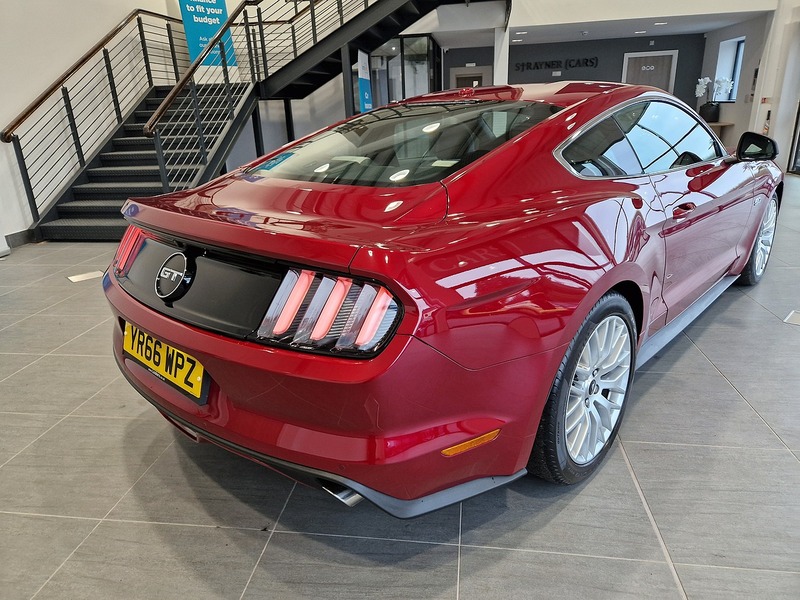 Ford Mustang V8 GT - U11403