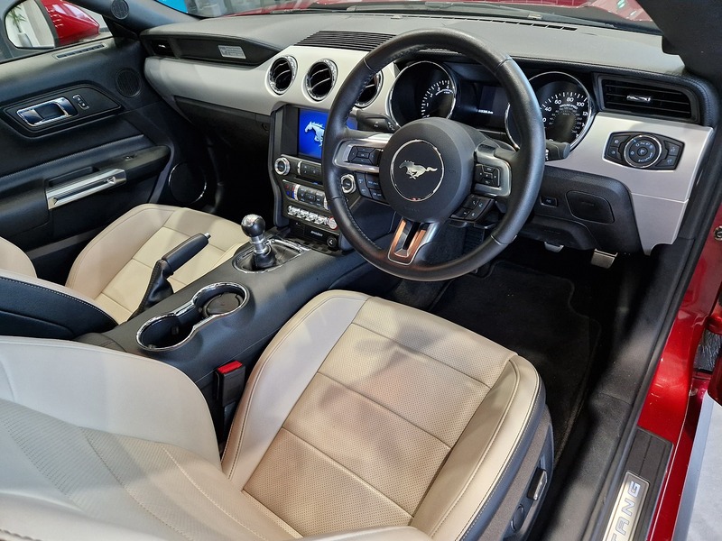 Ford Mustang V8 GT - U11403