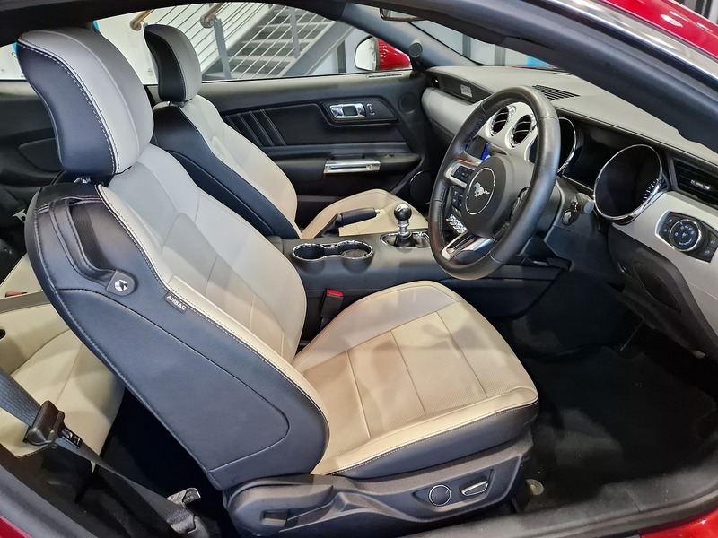 Ford Mustang V8 GT - U11403