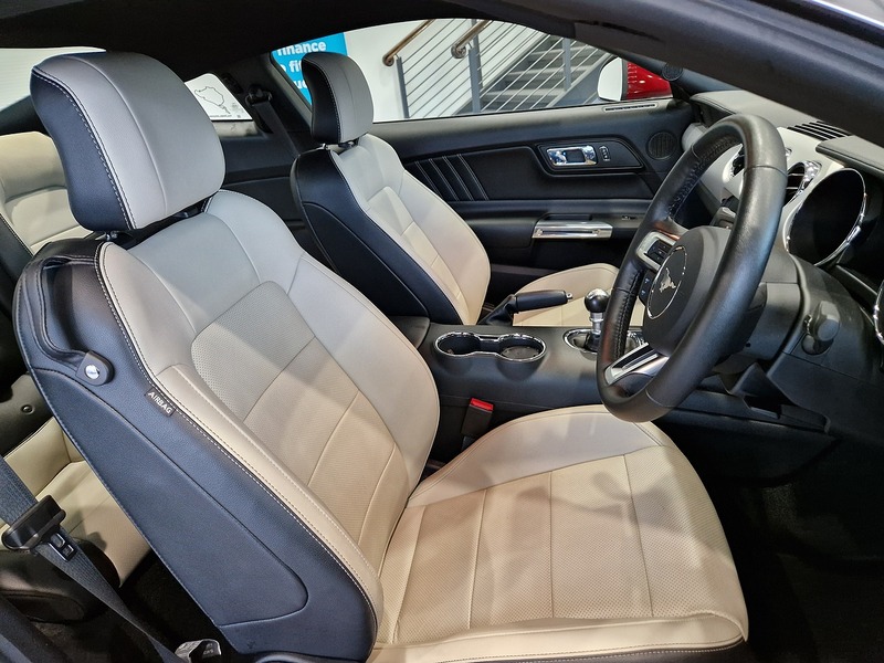 Ford Mustang V8 GT - U11403