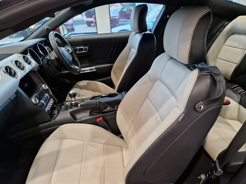 Ford Mustang V8 GT - U11403