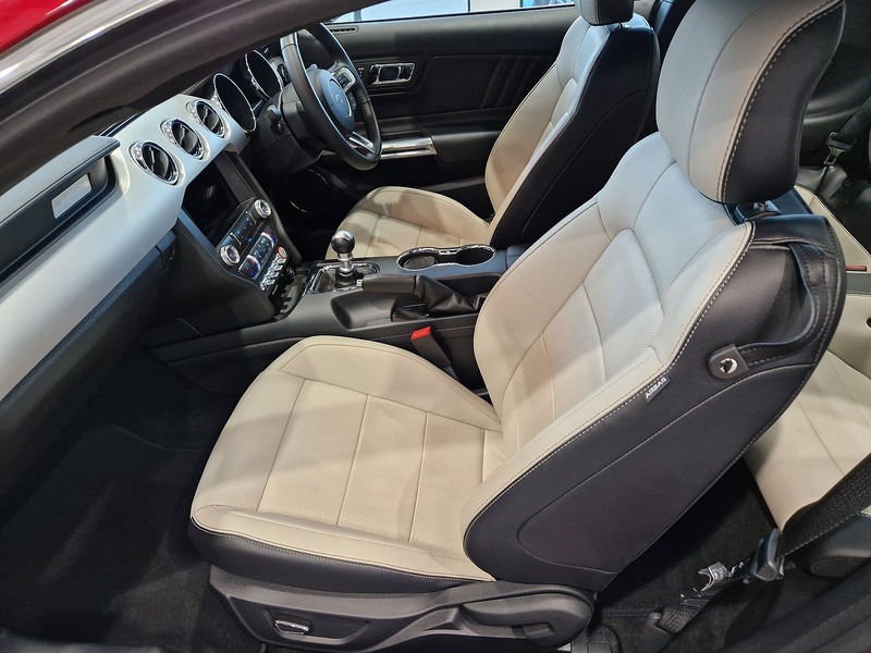 Ford Mustang V8 GT - U11403