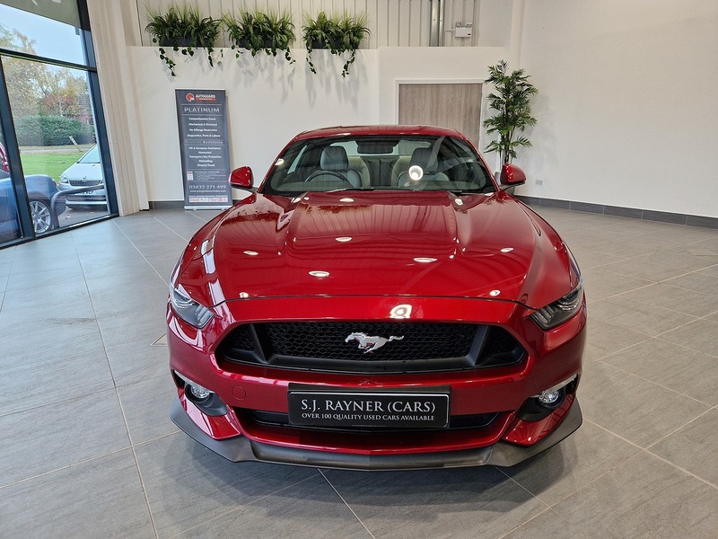 Ford Mustang V8 GT - U11403