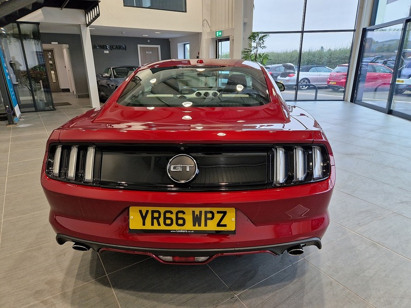 Ford Mustang V8 GT - U11403