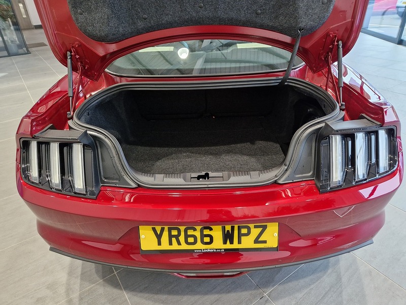 Ford Mustang V8 GT - U11403