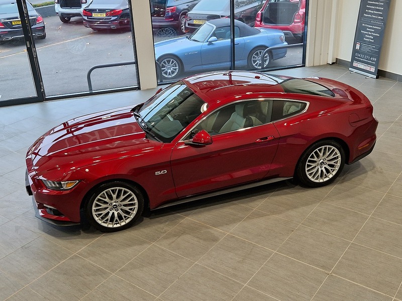 Ford Mustang V8 GT - U11403