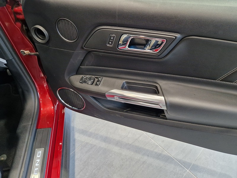 Ford Mustang V8 GT - U11403