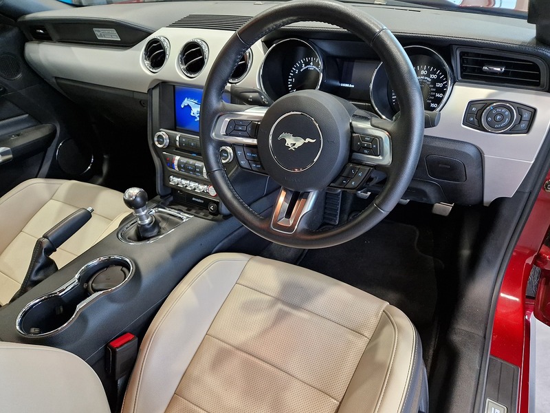 Ford Mustang V8 GT - U11403