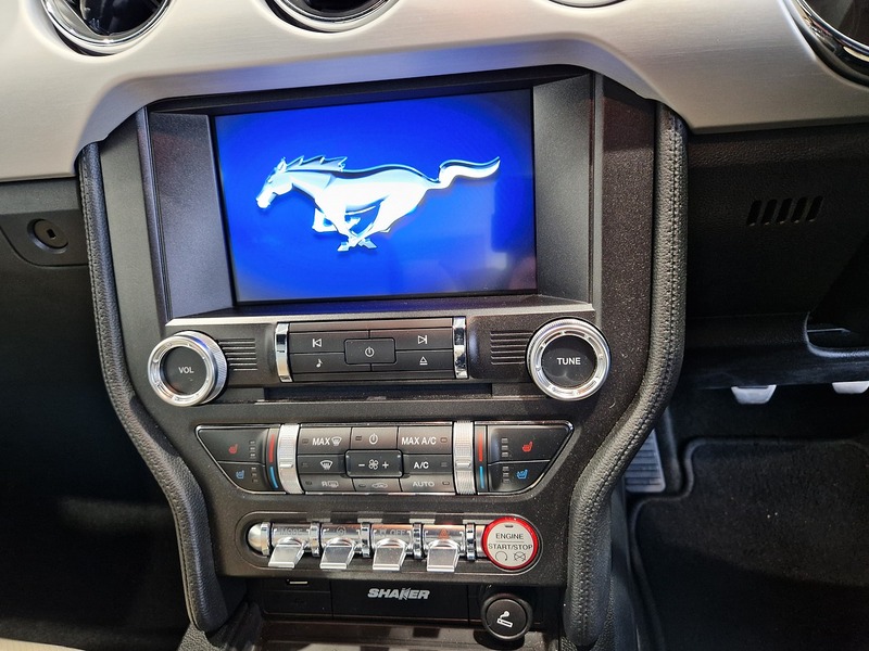 Ford Mustang V8 GT - U11403