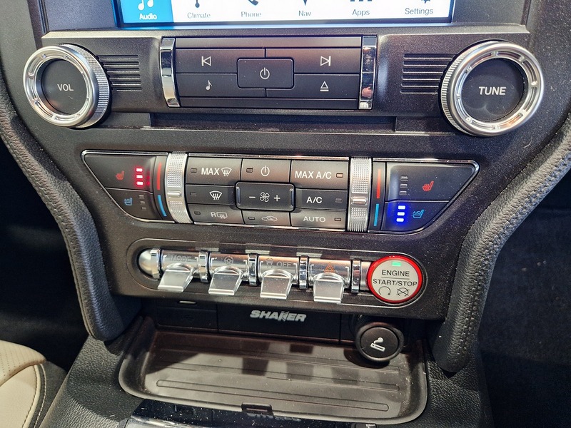 Ford Mustang V8 GT - U11403