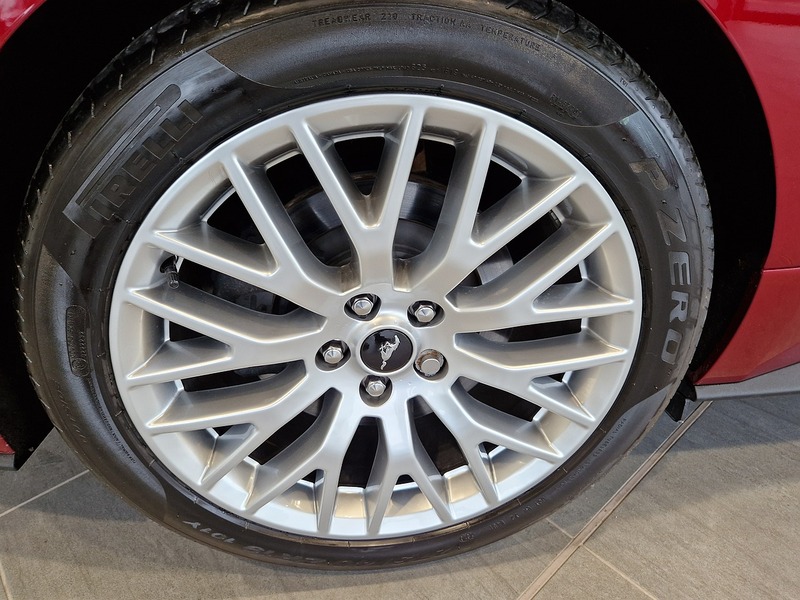 Ford Mustang V8 GT - U11403