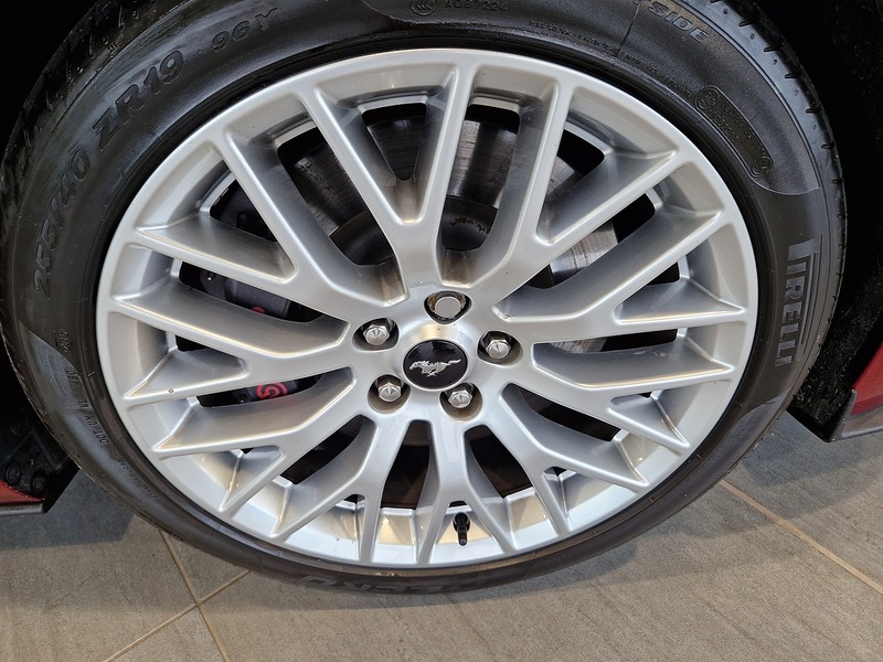 Ford Mustang V8 GT - U11403