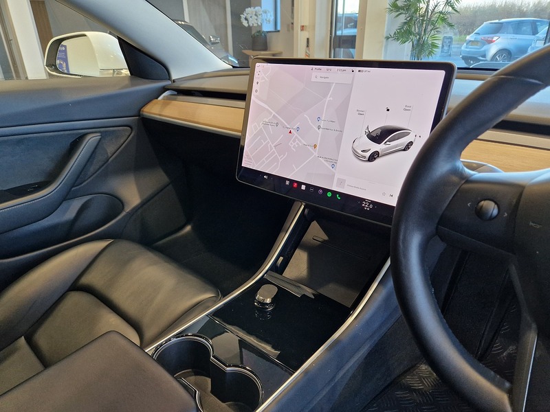 Tesla Model 3 Standard Range Plus - U11405