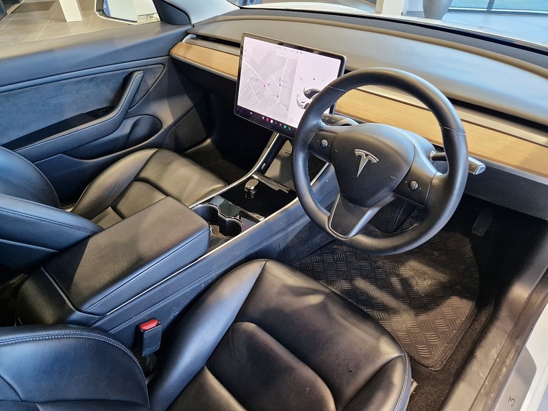 Tesla Model 3 Standard Range Plus - U11405