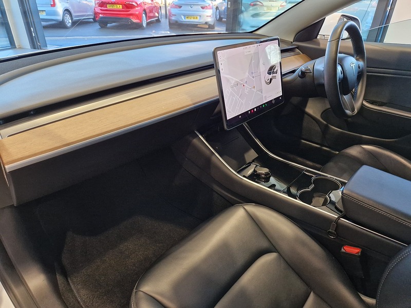Tesla Model 3 Standard Range Plus - U11405