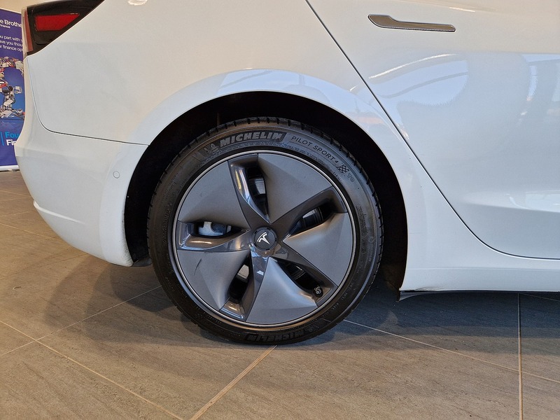 Tesla Model 3 Standard Range Plus - U11405