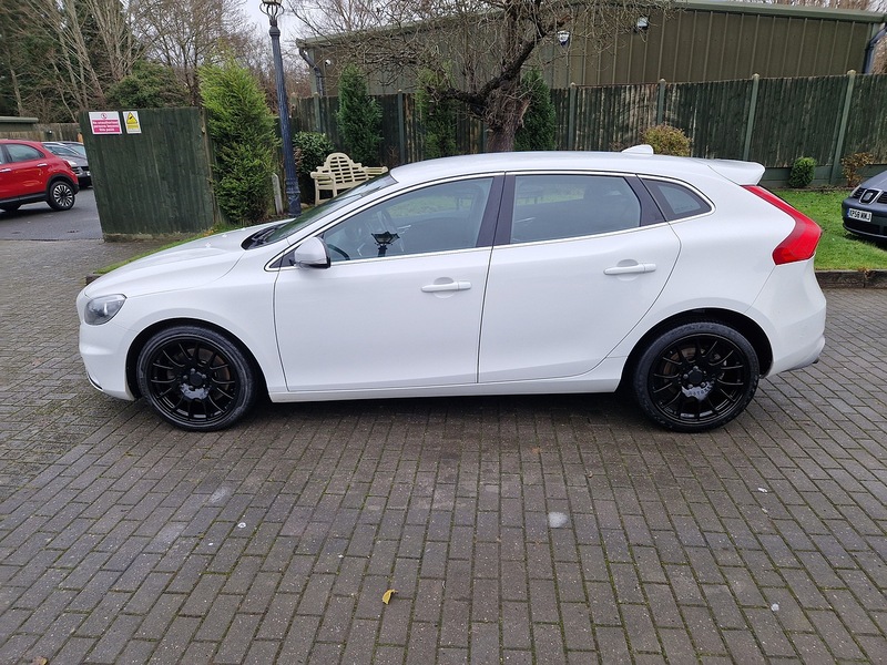 Volvo V40 D4 R-Design - U11432