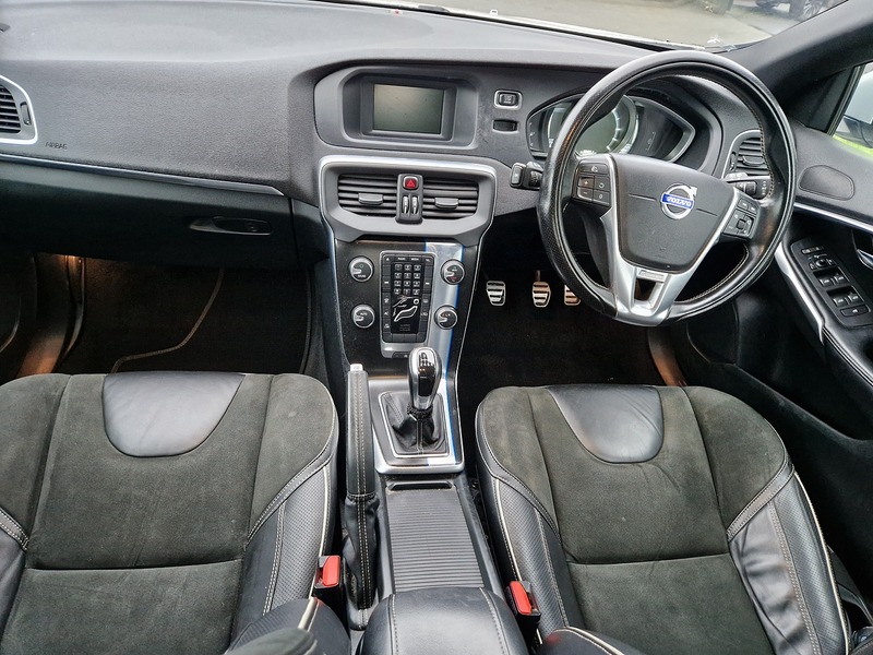 Volvo V40 D4 R-Design - U11432