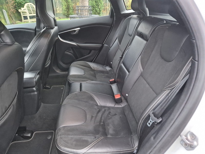 Volvo V40 D4 R-Design - U11432