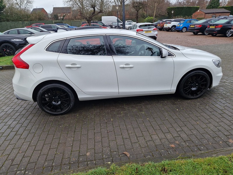 Volvo V40 D4 R-Design - U11432