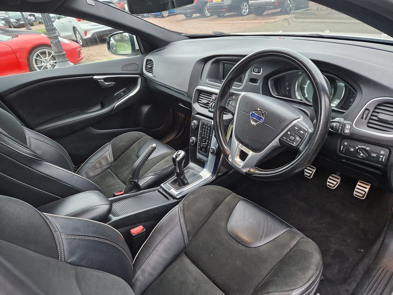 Volvo V40 D4 R-Design - U11432