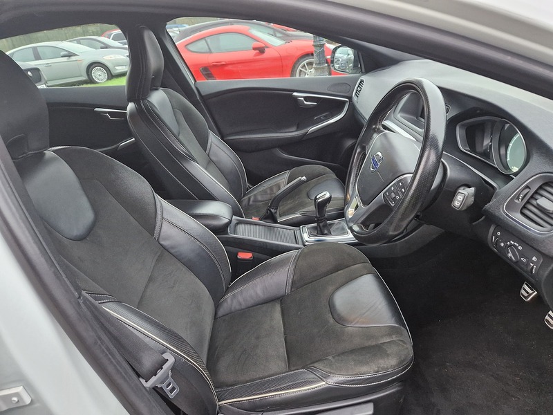 Volvo V40 D4 R-Design - U11432