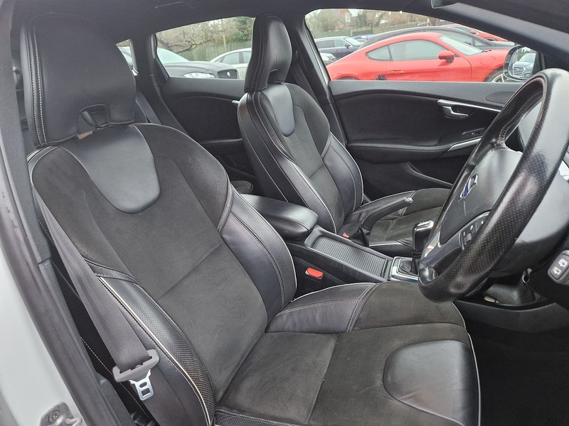 Volvo V40 D4 R-Design - U11432