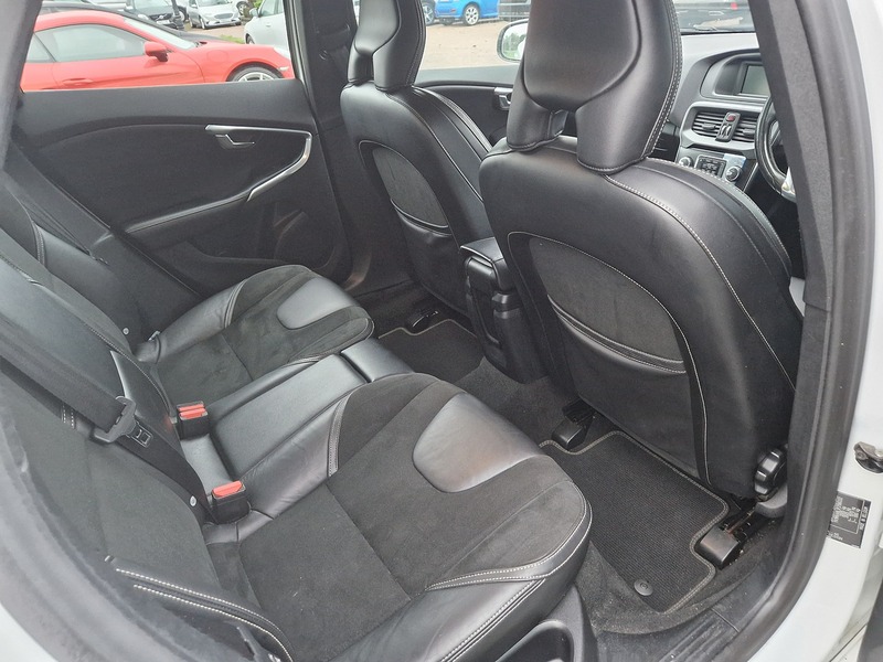 Volvo V40 D4 R-Design - U11432