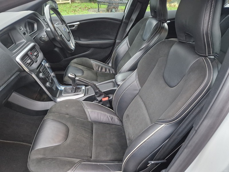 Volvo V40 D4 R-Design - U11432