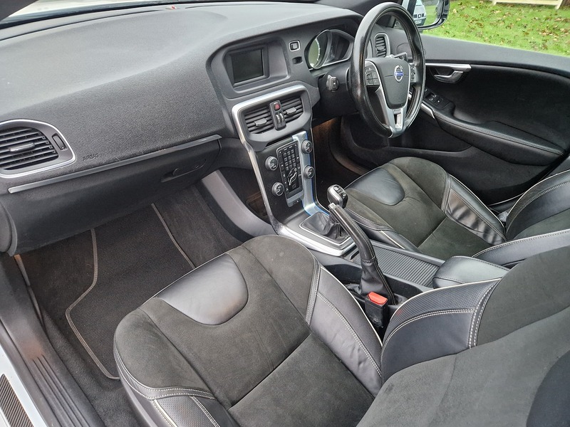 Volvo V40 D4 R-Design - U11432