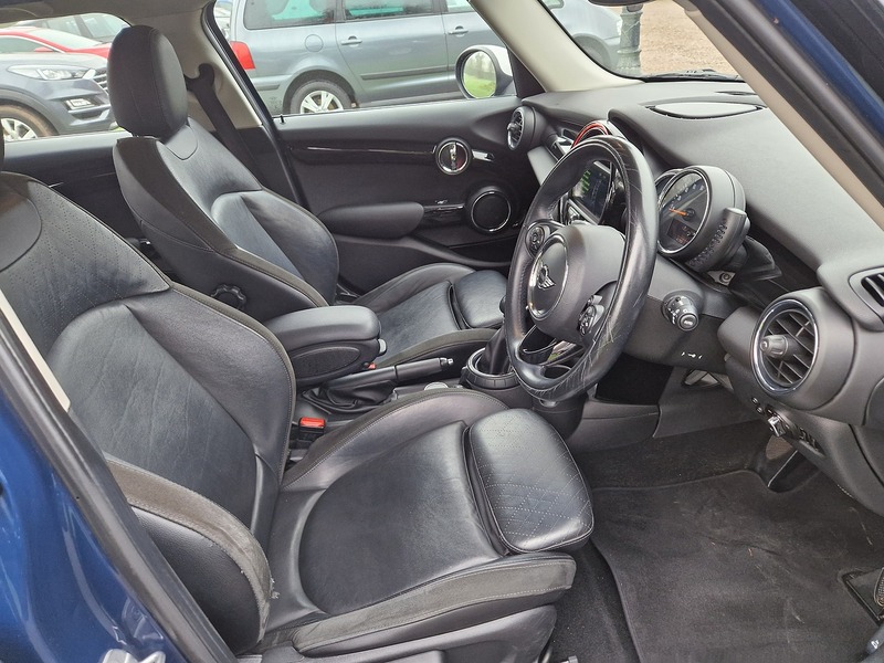 MINI Hatch Cooper - U11476