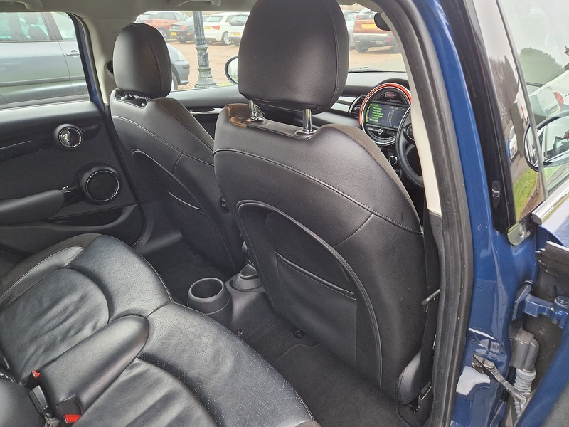 MINI Hatch Cooper - U11476