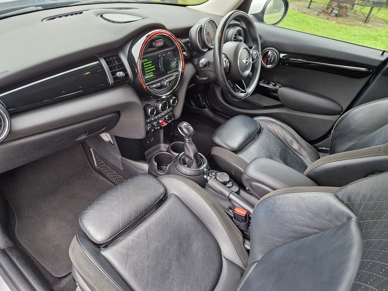 MINI Hatch Cooper - U11476