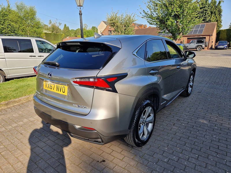Lexus NX 300h Premier - U11519