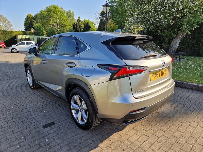 Lexus NX 300h Premier - U11519