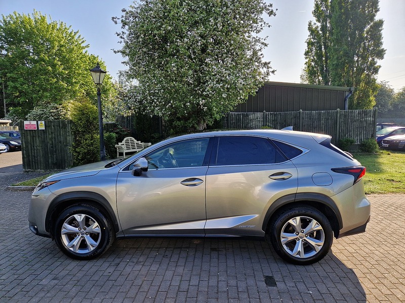 Lexus NX 300h Premier - U11519