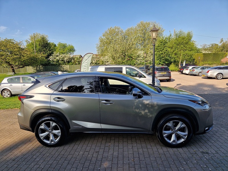 Lexus NX 300h Premier - U11519