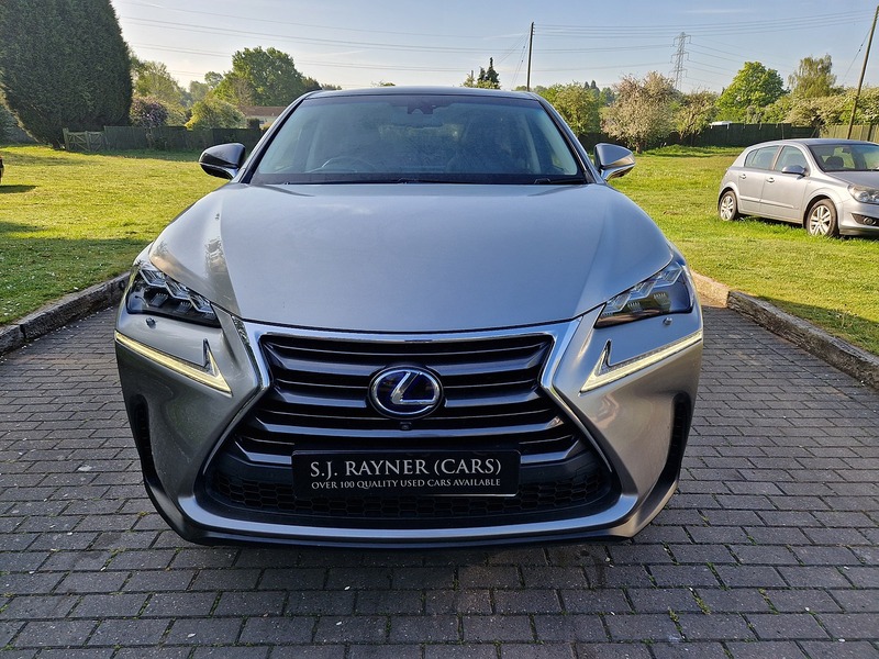 Lexus NX 300h Premier - U11519