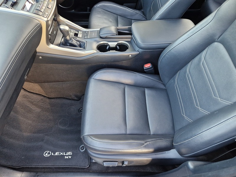 Lexus NX 300h Premier - U11519