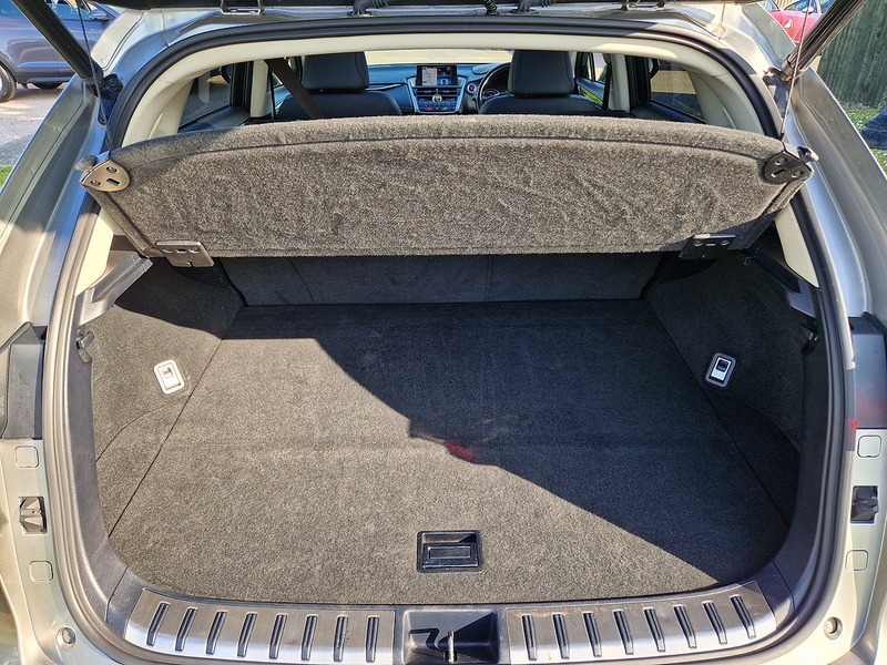 Lexus NX 300h Premier - U11519