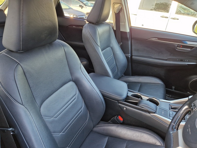 Lexus NX 300h Premier - U11519