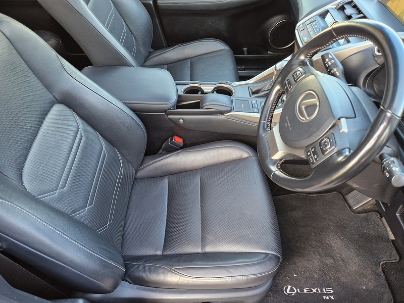 Lexus NX 300h Premier - U11519