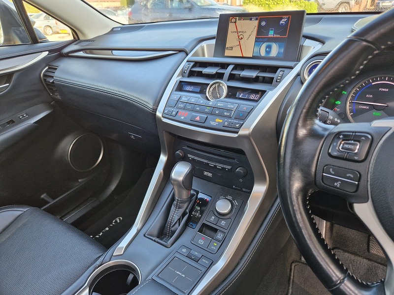 Lexus NX 300h Premier - U11519