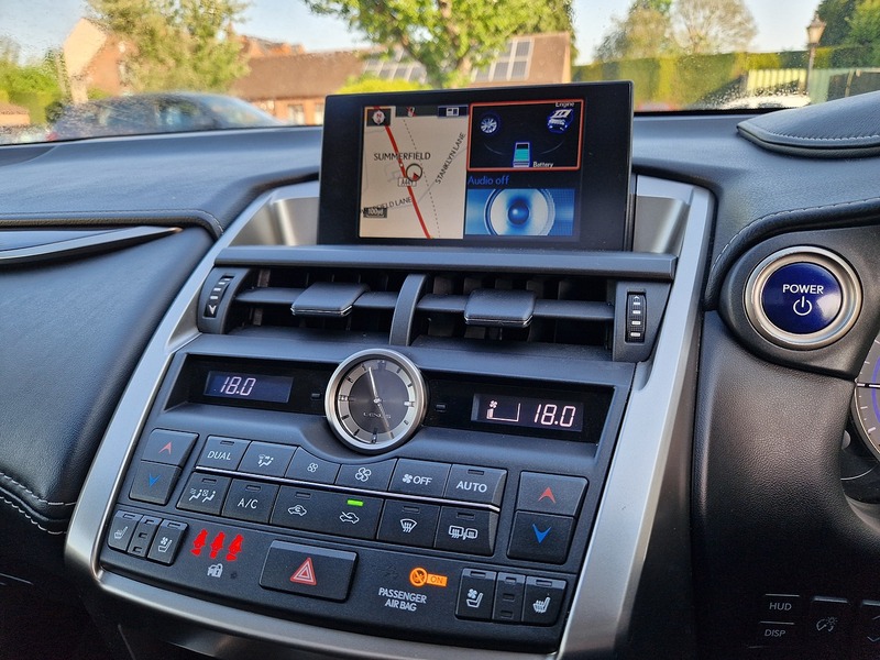 Lexus NX 300h Premier - U11519