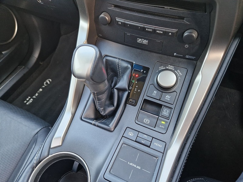 Lexus NX 300h Premier - U11519